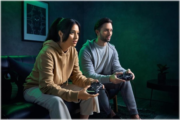 Produktbild Razer Wolverine V2 Chroma (Xbox One S, Xbox Series S, PC, Xbox One X, Xbox Series X)