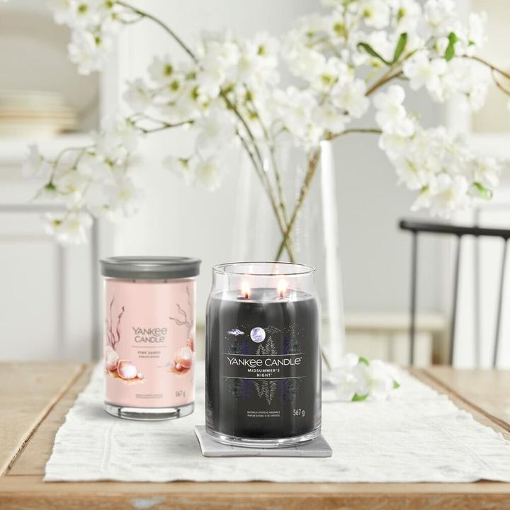 Actual product image Yankee Candle Midsummer's Night Signature Large Jar Scented Candle (567 g)