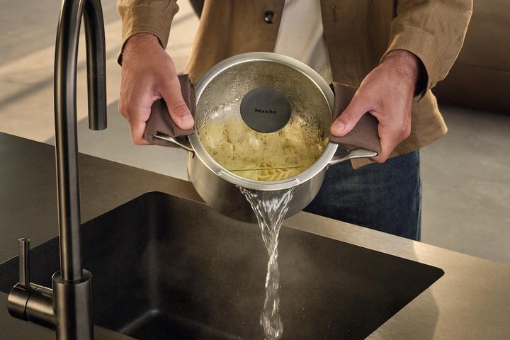 Actual product image Miele KMKT 2040-3 (20 cm, Pot, Stainless steel)