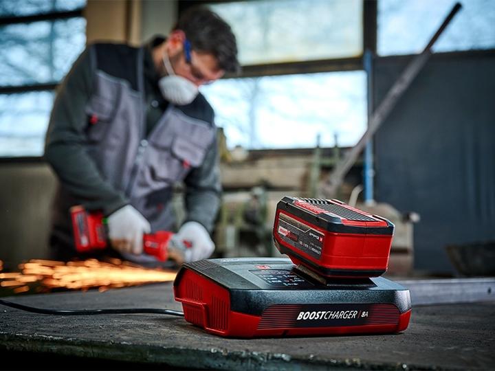 Productafbeelding Einhell PXC Boostcharger 8A Power X-Change snellader 4512155 (18 V)