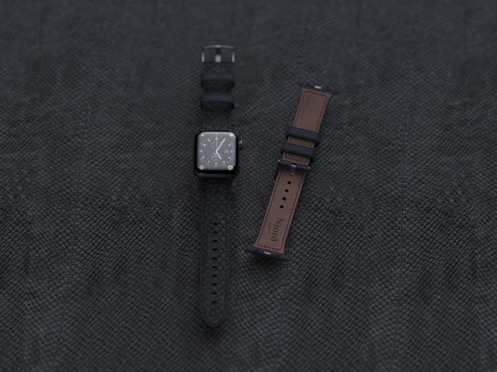 Produktbild Njord Vindur Watch Strap for Apple Watch 44/45mm (45 mm, Veganes Leder, Edelstahlverschluss, Lachsleder)