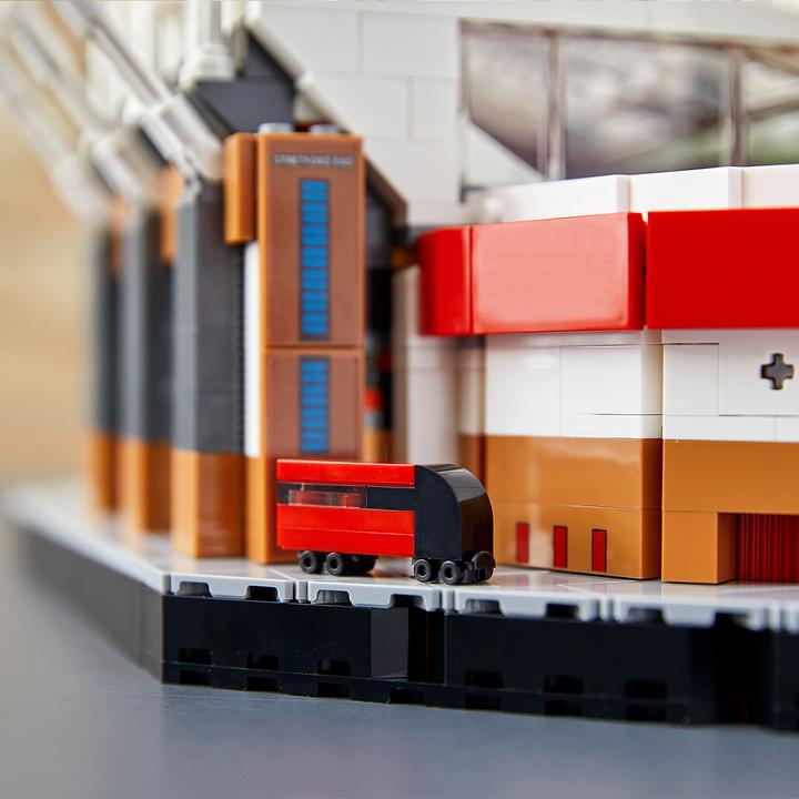 Image du produit LEGO Old Trafford - Manchester United (10272, LEGO Creator Expert, LEGO difficiles à trouver)
