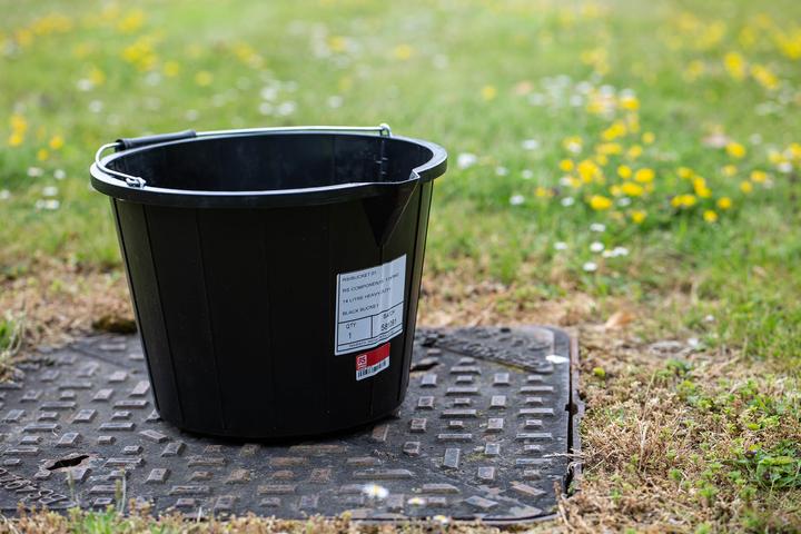 Produktbild RS PRO Kunststoff Eimer mit Griff Schwarz 14L (1 Stk.)