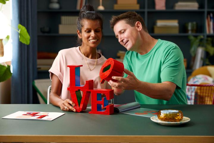 Actual product image LEGO Love (31214, LEGO Art)