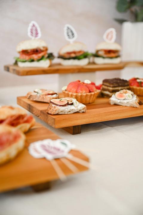 Actual product image TeakHaus Bistro Servierplatte mit Füssen M