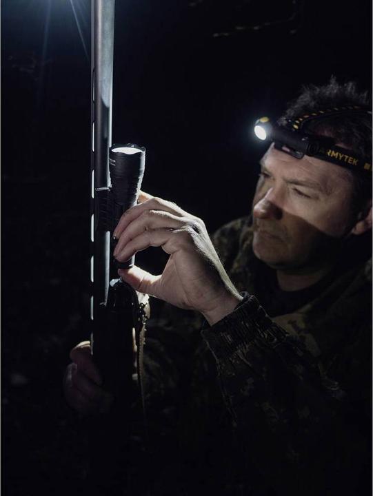 Productafbeelding ArmyTek Wizard C2 v4 Magneet USB+18650 / LH351D Wit / 1200 lm / TIR 70°:120° / 1x18650 (11.20 cm, 1200 lm)