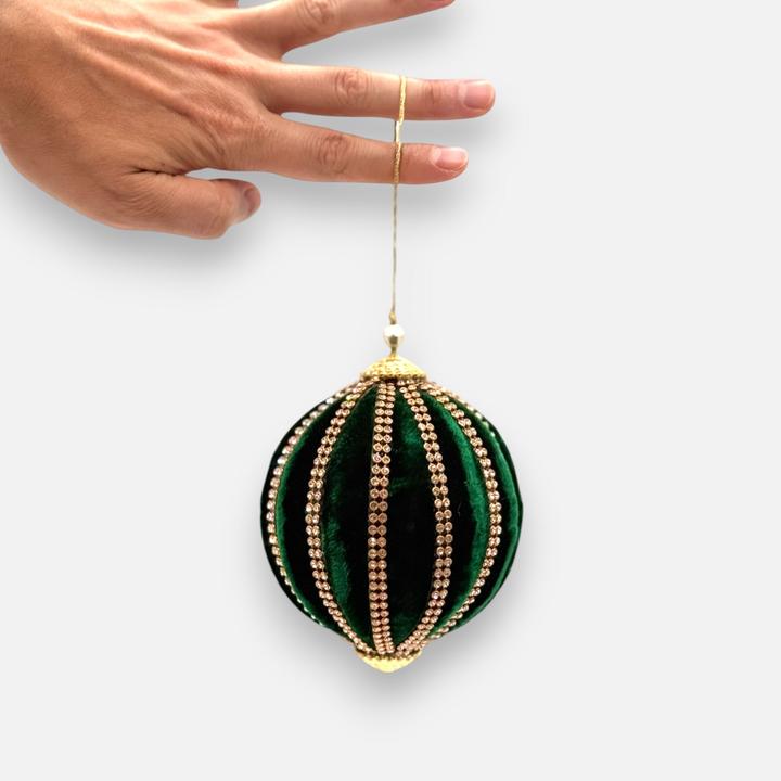 Actual product image Mon Chouchou Weihnachtskugel Samt grün