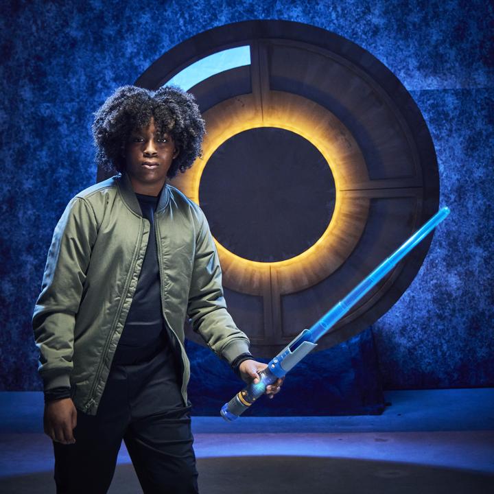 Actual product image Star Wars Lightsaber Forge Kyber Core Cal Kestis, blaues individualisierbares elektronisches Lichtsc