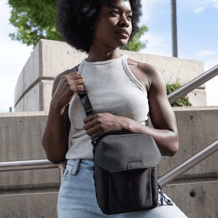 Actual product image Wandrd X1 Cross Body Bag Large Zwart (Camera shoulder bag, 1.60 l)