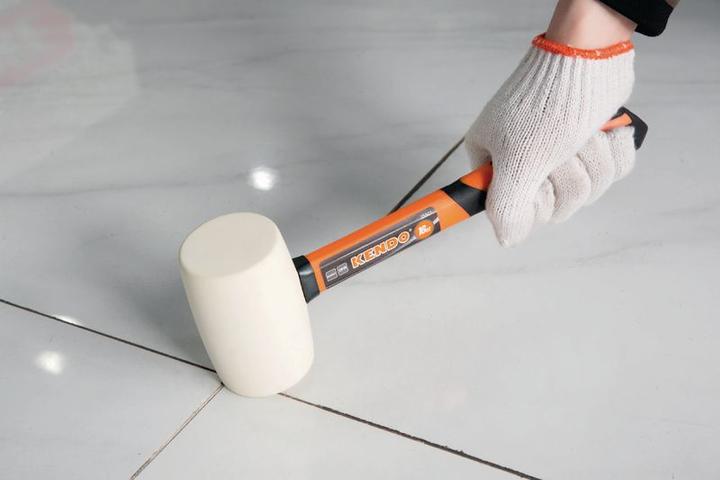 Immagine prodotto Kendo Gummihammer mit Fiberglasstiel (450 g)
