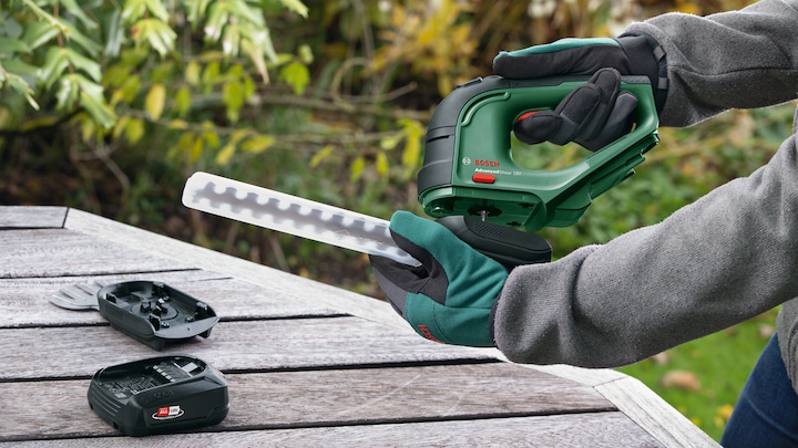 Actual product image Bosch Home & Garden Advanced Shear 18 Set (Cordless hedgecutters)