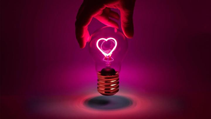 Actual product image Suck UK Light bulb heart