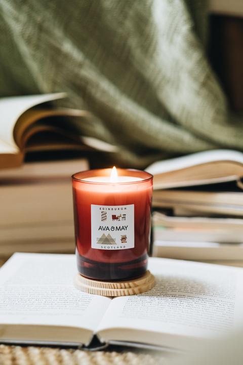 Produktbild Ava & May Duftkerze Edinburgh 180 g