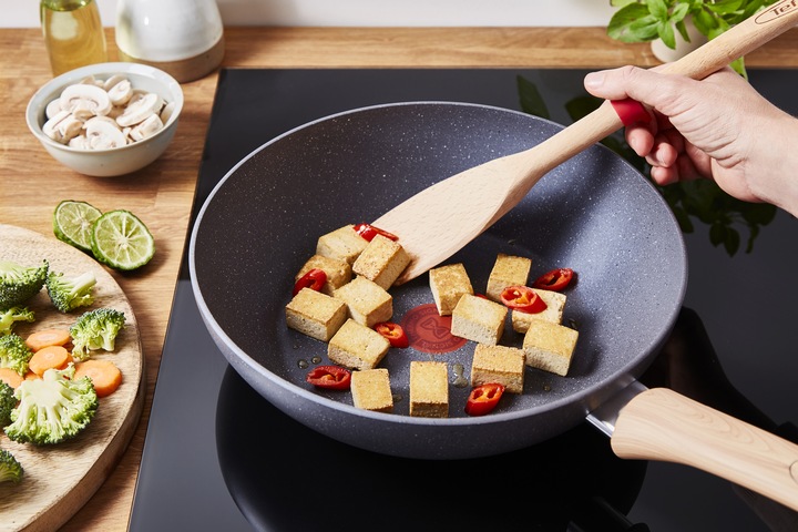 Actual product image Tefal Natural Force G2661902 Pan Wok / Frying Pan Round (28 cm, Wok, Aluminium)