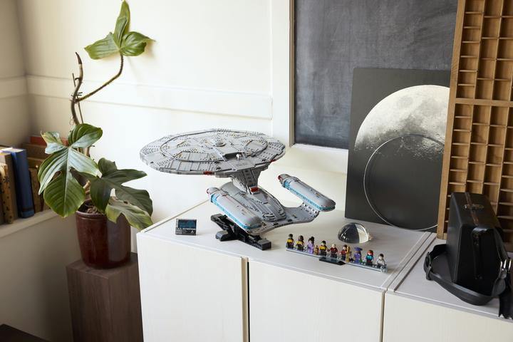 Productafbeelding LEGO Star Trek U.S.S. Enterprise NCC-1701-D (10356, LEGO Icons)