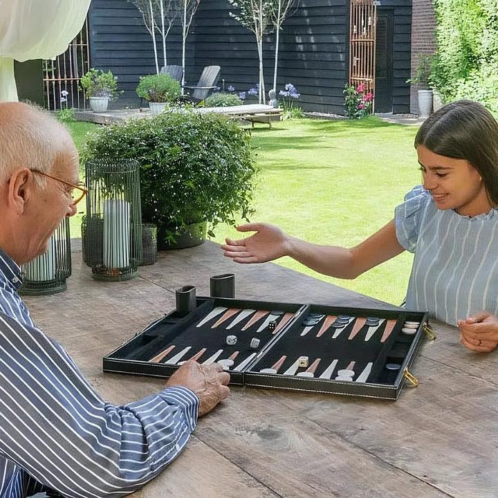 Produktbild Longfield Games Backgammon 18 Klassisches Brettspiel in Braun und Elfenbein (Deutsch, 2 - 6 Spieler)