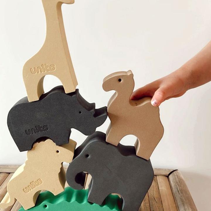 Produktbild Units 6 Small African Animals In A Box (325)