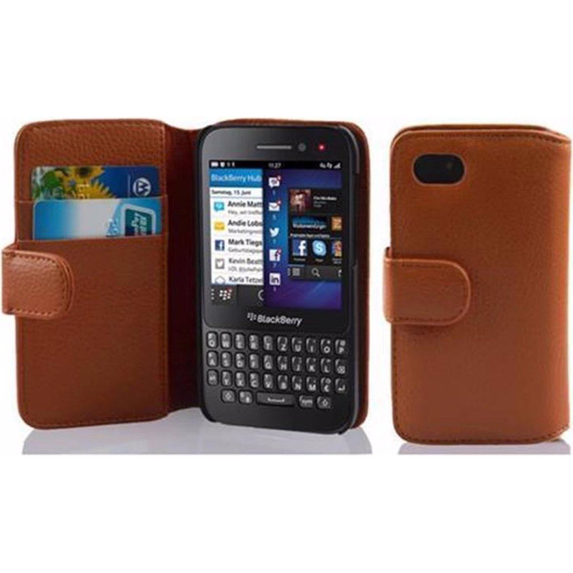 Cadorabo Book mit Struktur Cover (Blackberry Q5), Smartphone Hülle, Braun