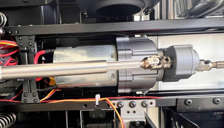 Produktbild Amewi Mercedes-Benz Unimog Geräteträger 4WD