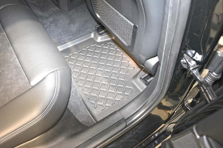 Produktbild Aristar Allwetter Fussmatten für BMW 3er / X-Drive / X-Drive Touring / Plug-in Hybrid (G20, G21,G80) ab 03.2 (1 Set à 3 Fussmatten)