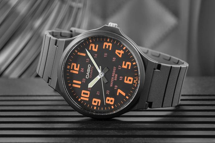 Actual product image Casio Collection (Analogue wristwatch, 42 mm)