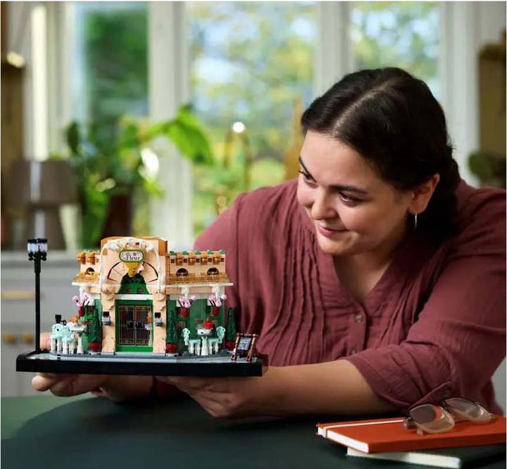 Actual product image LEGO French Café (10362, LEGO Icons)