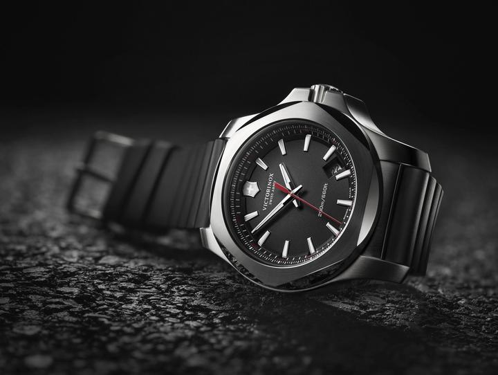 Produktbild Victorinox I.N.O.X. (Analoguhr, Swiss Made, 43 mm)