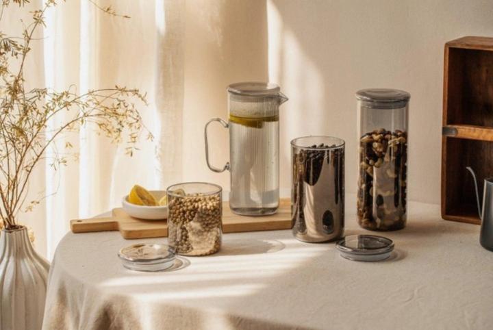 Actual product image Nuts Carafe made of borosilicate glass, 1.2l grey (1.20 l)