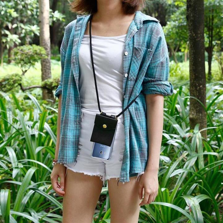 Actual product image Cadorabo TPU Mobile Phone Chain GOLD Cover