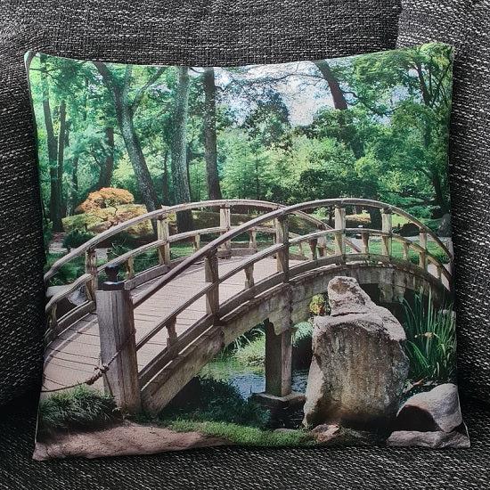Tinisu, Dekokissen, Kissenbezug WaldbrÃ¼cke am Fluss - 45cm x 45cm (45 x 45 cm)