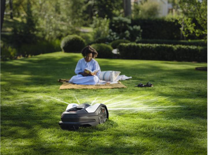 Actual product image Husqvarna Automower 410VE Nera (1500 m², Without boundary wire)