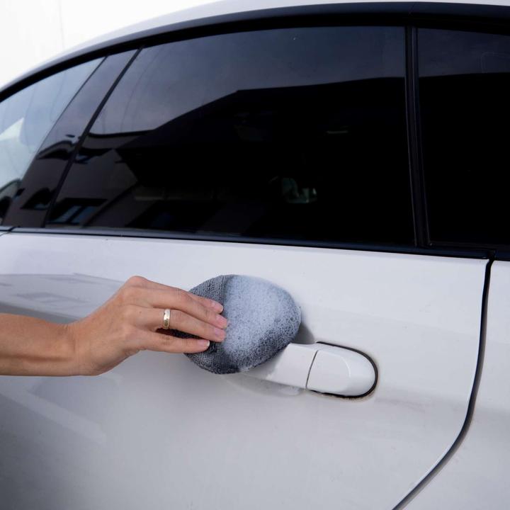 Actual product image Intirilife Car care cleaning set with microfibre glove (9 pcs)