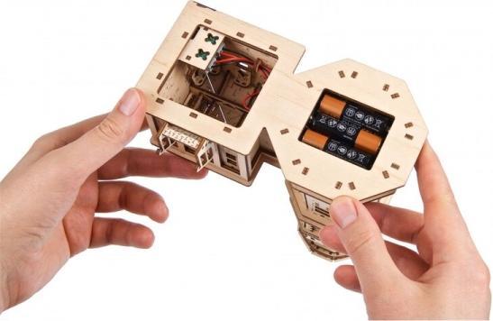 Produktbild Ugears LE PHARE DE SPLIT ROCK 295PCS (FR-DE-EN-POL-ES-UKR)