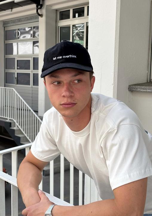 Immagine prodotto Plakativ «Let me overthink» Courdroy Cap Black