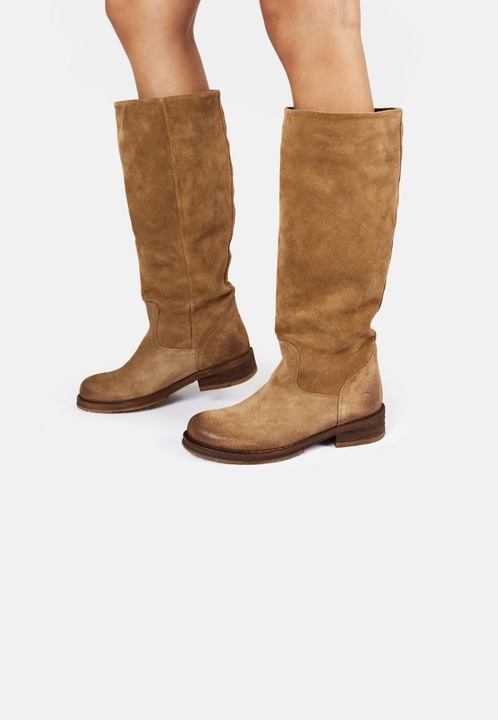 Actual product image Felmini Cooper A712, the biker boot from, is made from smooth leather with a vintage leather finish and (41)