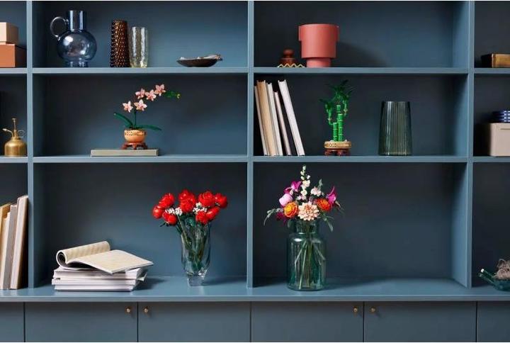 Actual product image LEGO Schöner Rosafarbener Blumenstrauss (10342, LEGO Botanicals, LEGO Icons)