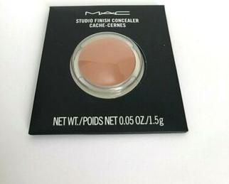 Actual product image MAC Cosmetics Studio Finish SP35 Concealer W10 1.5g