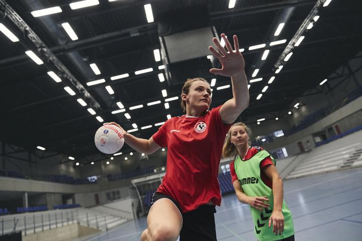 Actual product image hummel Authentic Poly Jersey Woman S/S (XS)