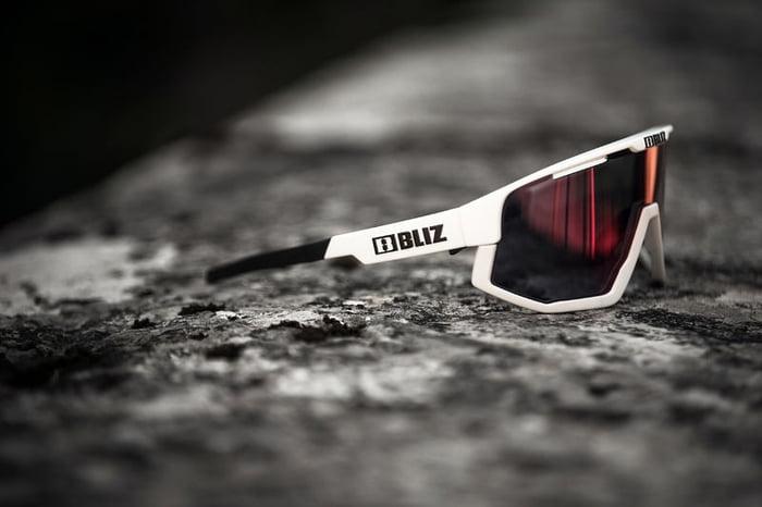 Image du produit Bliz Fusion (blanc mat, Blanc, Noir, Fumée avec rouge Multi)