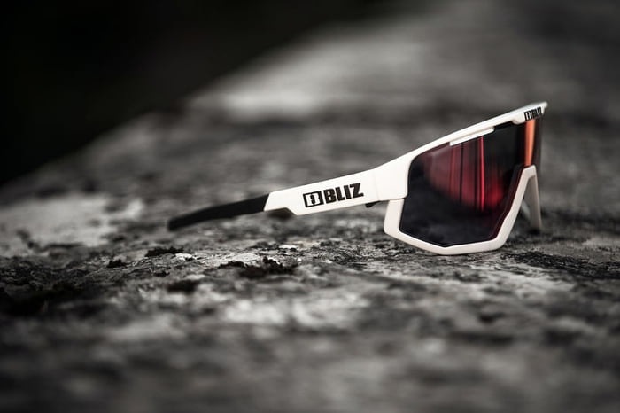 Image du produit Bliz Fusion (blanc mat, Blanc, Noir, Fumée avec rouge Multi)