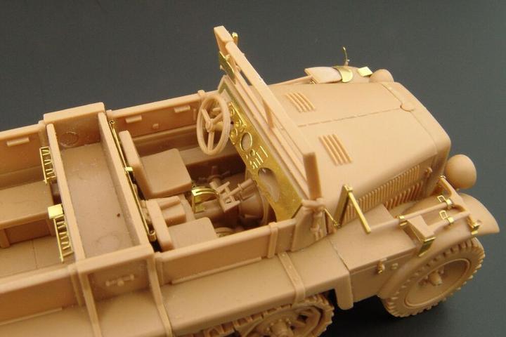 Actual product image Hauler Sd Kfz 10 Demag D7