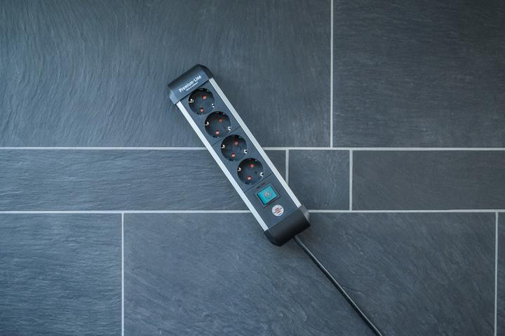 Productafbeelding Brennenstuhl 1391030400 Meervoudige wandcontactdoos met schakelaar zilver-zwart beschermcontact 1 st ( 139103040 (4 x, CEE 7/3, 1.80 m)