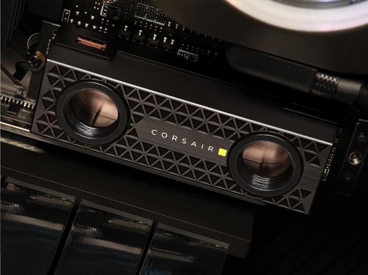 Actual product image Corsair MP700 PRO Hydro X Series (2000 GB, M.2 2280)