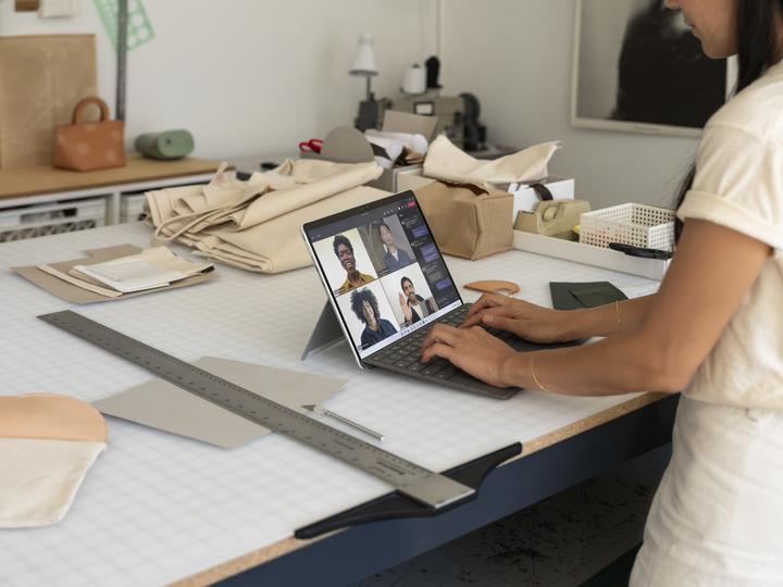 Produktbild Microsoft Surface Pro X (13", Microsoft SQ1, 128 GB, 128 GB)