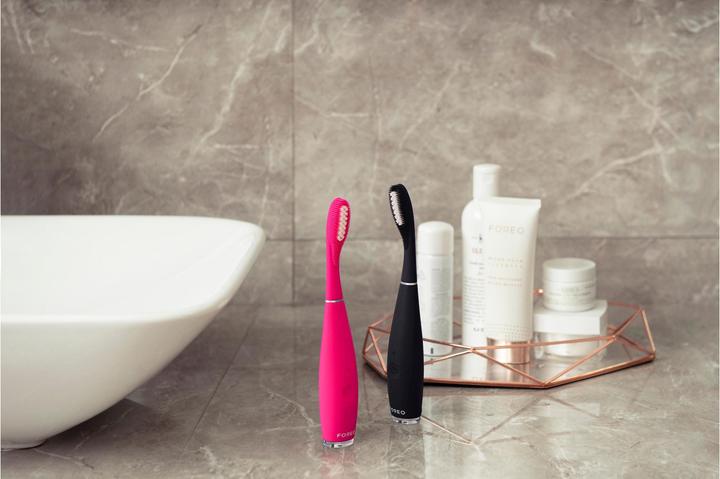 Actual product image Foreo Sonic Toothbrush Issa 3 Fuchsia (Sonic toothbrush)