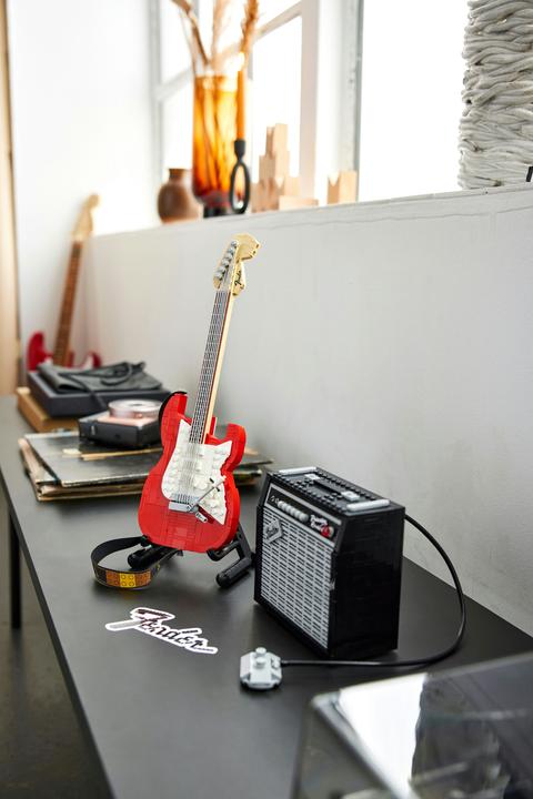 Image du produit LEGO Fender Stratocaster (21329, LEGO Ideas, LEGO difficiles à trouver)