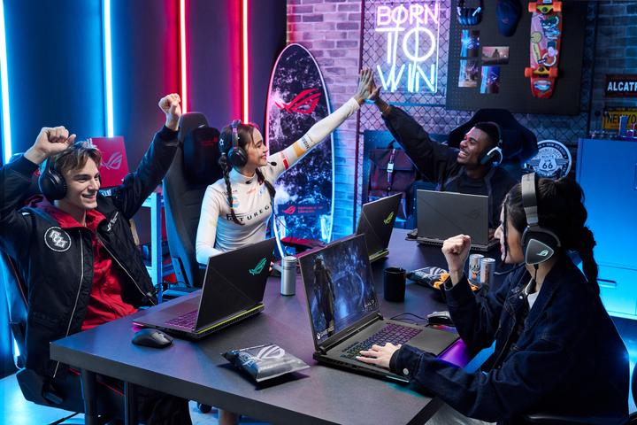 Produktbild ASUS G614JIR-N4139W (16", 2000 GB, 16 GB, Eng. Int., Intel Core i9-14900HX)