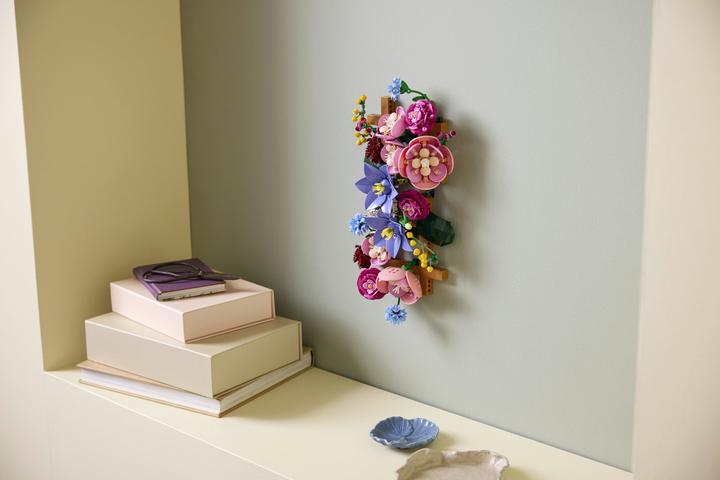 Actual product image LEGO Blumen an der Wand (LEGO Botanicals)