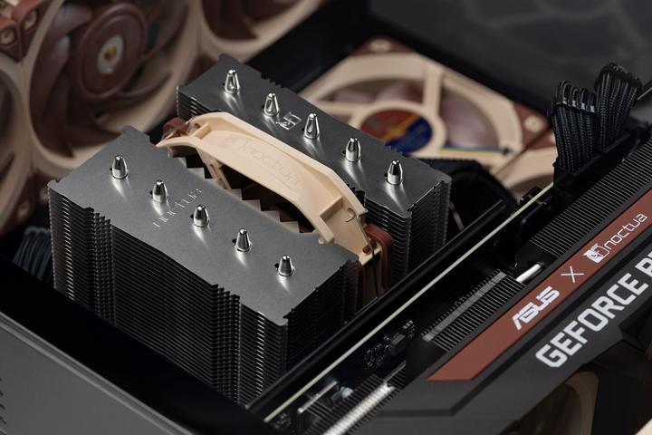 Actual product image Noctua NH-D12L (145 mm)