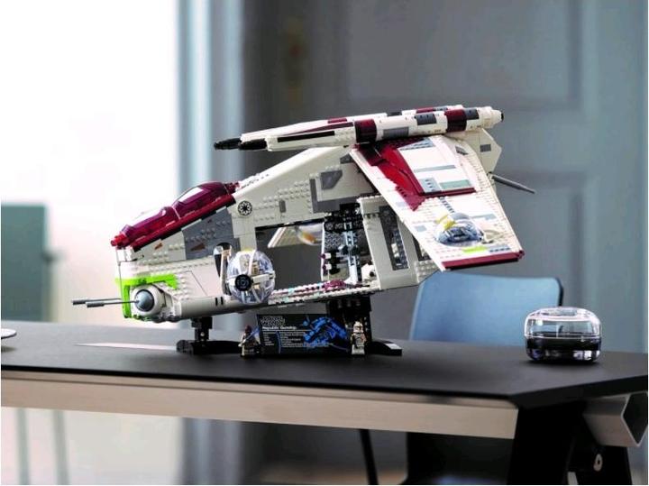 Actual product image LEGO UCS Republic Gunship (75309, LEGO Rare Sets, LEGO Star Wars)